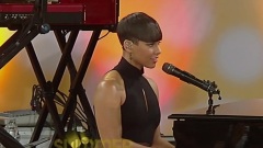 Alicia Keys - Listen To Your Heart & No One
