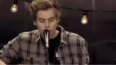 5 Seconds of Summer - She Looks So Perfect