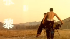 电影<远离战争年代>片头曲