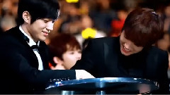 明洙 & 成烈 打闹