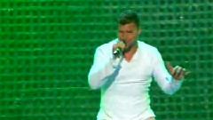 Ricky Martin - Drop It On Me