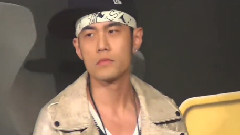 出席活动神秘现身