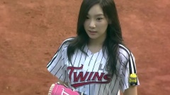 棒球开球 泰妍Cut