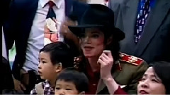 Michael Jackson - Visits A Hospital In
