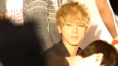 Fan Singning In Cheongnyangri