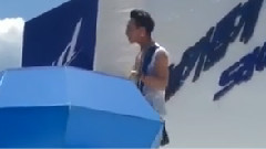 G-Dragon(BigBang) - Dry D Water Fight