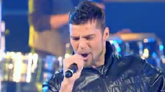 Ricky Martin - Drop It On Me