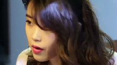 小丑在对着我们微笑