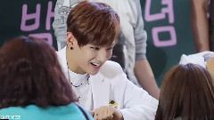 汝矣岛签名会 搞怪的金泰亨