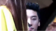 李胜贤偷瞄瞄瞄