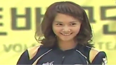 允儿举行开球仪式 排球联赛