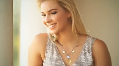 Dokhtare Hamsaye Bala