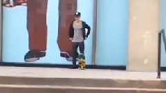 Justin Bieber - Justin Bieber Falls Skateboarding In NYC!
