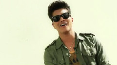 Bruno Mars - Vogue Shoot Behind The Scenes