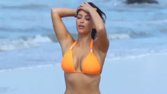 Kim Kardashian Sizzles In Bikini