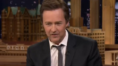 Edward Norton - Edward Norton Has a Small Issue with His SNL Stefon Cameo