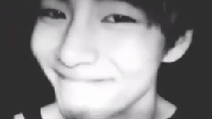 金泰亨更新自拍:你好么?