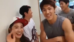 V APP Live Interview Yuri Cut