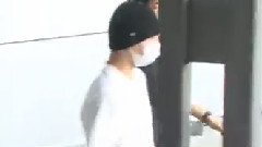 EXO袭港开唱500粉丝折合椅伺候 世勋伯贤亲民回应