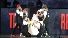 田柾国庆生切蛋糕哦