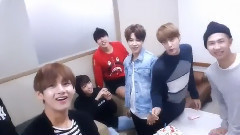 V APP直播 田柾国的生日趴