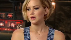 电影<饥饿游戏3:嘲笑鸟(上)>