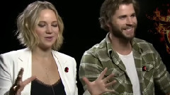 电影<饥饿游戏3:嘲笑鸟(上)>