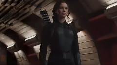 电影<饥饿游戏3:嘲笑鸟(上)>动作版预告片