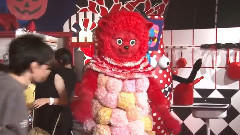 きゃりーぱみゅぱみゅ - ハロウィーンドレスでゾンビ風ダンス 