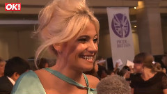 Pixie Lott - Pride Of Britain Awards红毯接受采访
