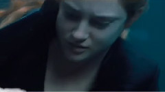 电影<分歧者:异类觉醒>精彩片段之Drowning