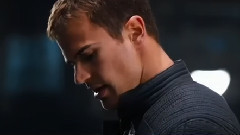 电影<分歧者:异类觉醒>片段之Knife Throw