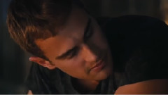 电影<分歧者:异类觉醒>精彩片段之The Kiss