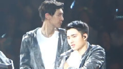 Talk 嘟嘟弄衣服 灿烈笑炸