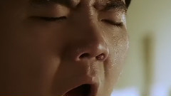 电影<3D食人虫>精彩片段之活人秒变僵尸