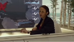 <机械战警>精彩片段之Put A Man Inside A Machine