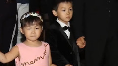 王宝强 - 王宝强一家四口现身 娜娜频卖萌