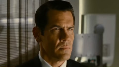 电影<黑衣人3>精彩片段之Who Are You