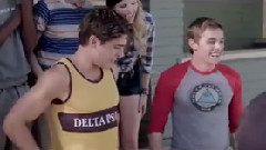 电影<邻居大战>片段:LEGALIZE !