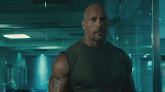 电影<速度与激情7>精彩片段之The Rock Vs Jason Statham