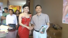 邓超予 - 邓超予专辑诗集签售现场