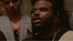 电影<世界末日>精彩片段之Aziz Haunts Craig