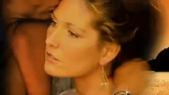 Листья жёлтые над городом кружатся