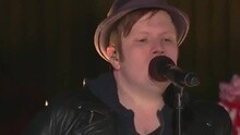 Fall Out Boy - Christmas Time Is Here 现场版 2015