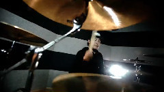 鼓手万万 - While She Sleeps