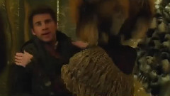 电影<饥饿游戏3:嘲笑鸟(下)>剧场版预告片1