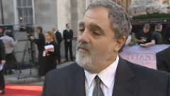 电影<泰坦尼克号>伦敦首映礼红毯采访之乔恩.兰道