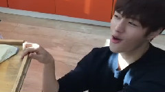 今天见到天使了..L帮助孩子的手