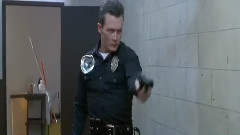电影<终结者2>精彩片段之Mall Fight Scene