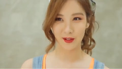 Cosmopolitan Korea January 2016 Making Film Hyoyeon & Seohyun